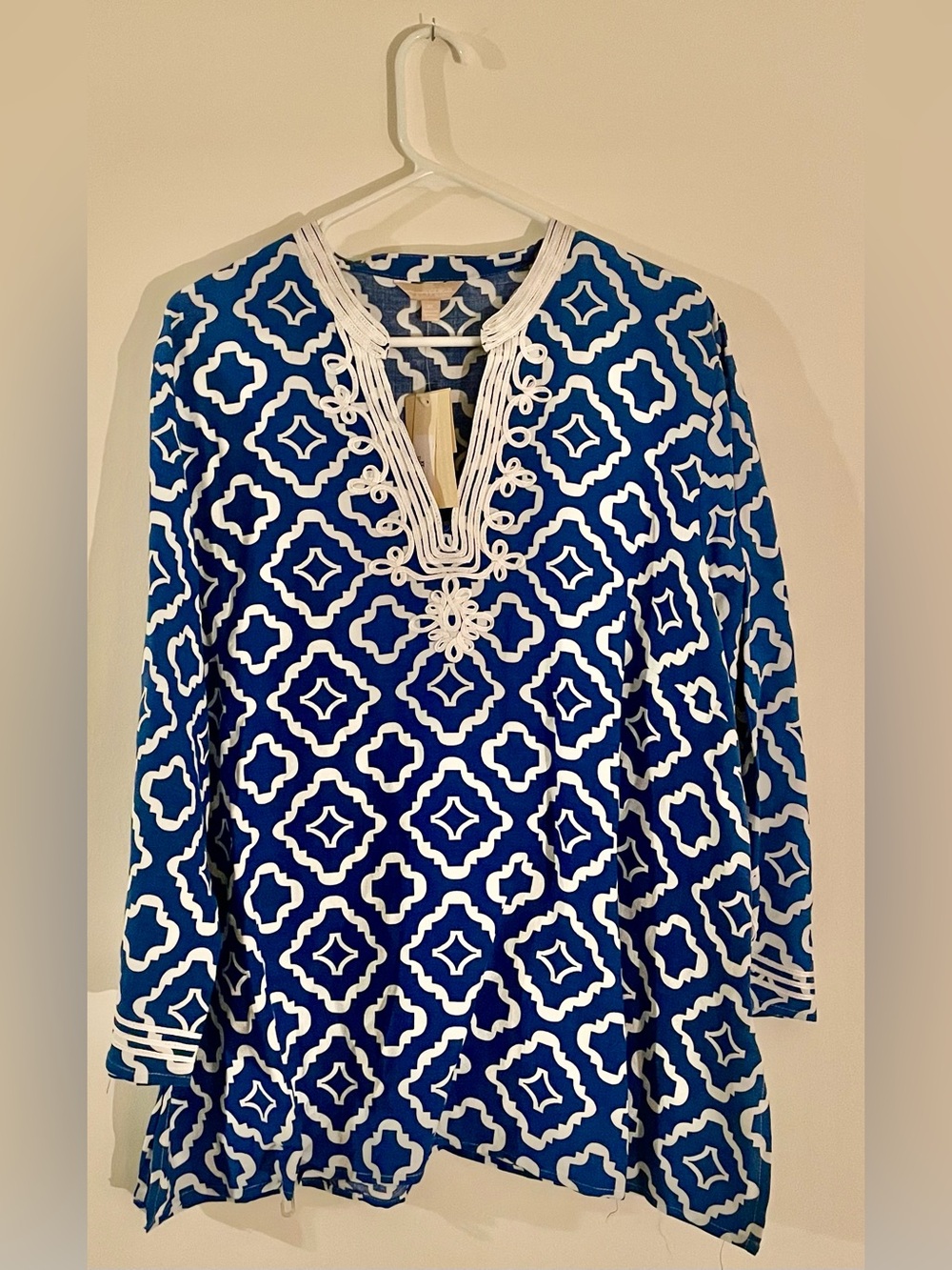 🦕 NWT Appraisal Printed Tunic Top with Embroidered V-Neck 🦕